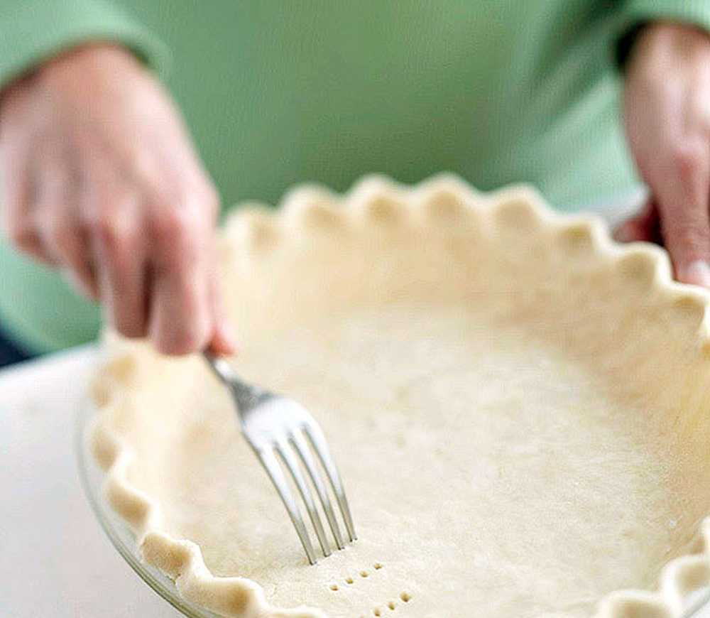 На какой поверхности лучше раскатывать тесто для пирогов. Скалка Череповец пирог фрукты и сливки. Пирог поке. Put the Dough on the pie Pan Top. Вкусное нежное тесто для пирога
